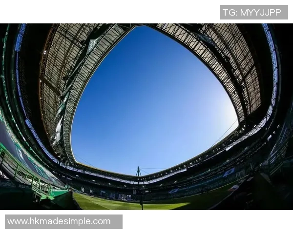 特效加持的绿茵传奇足球球星与震撼球场视觉盛宴 特效加持的绿茵传奇足球球星与震撼球场视觉盛宴